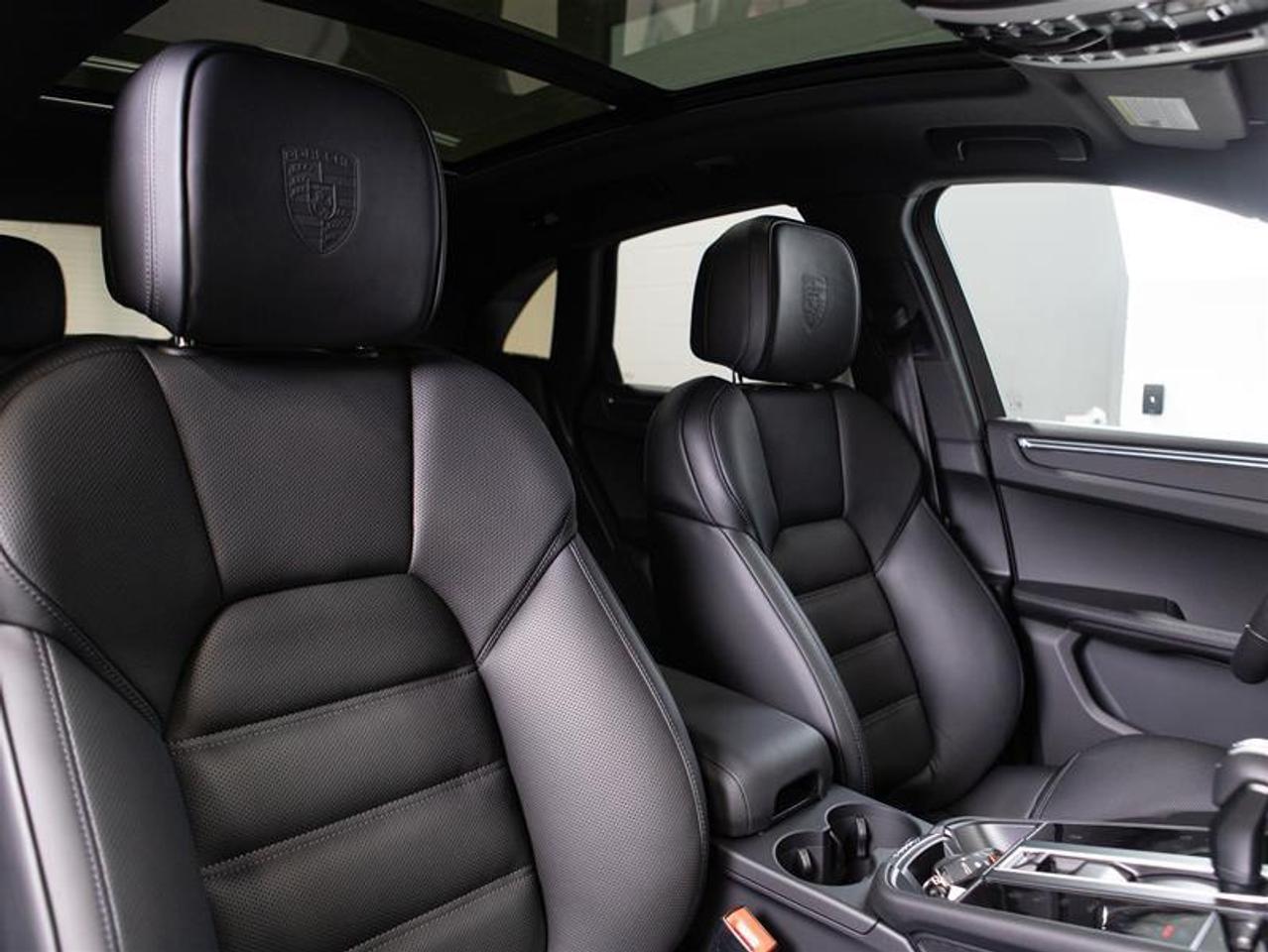 2026 Porsche Macan AWD Photo