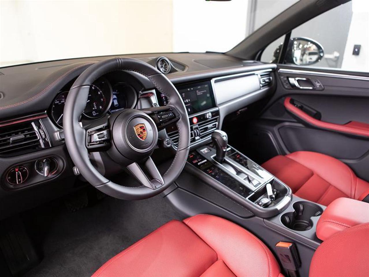 2026 Porsche Macan AWD Photo