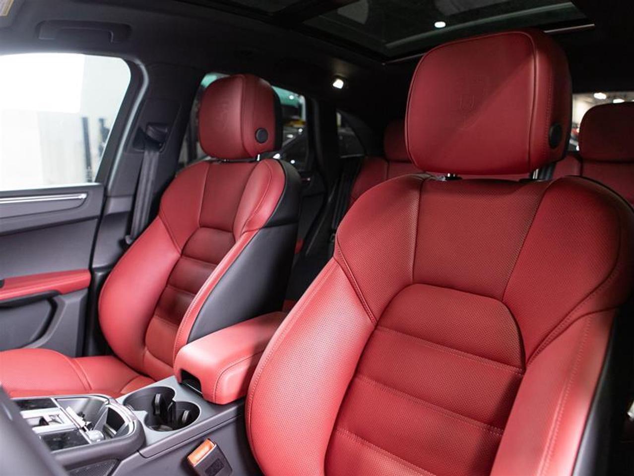 2026 Porsche Macan AWD Photo