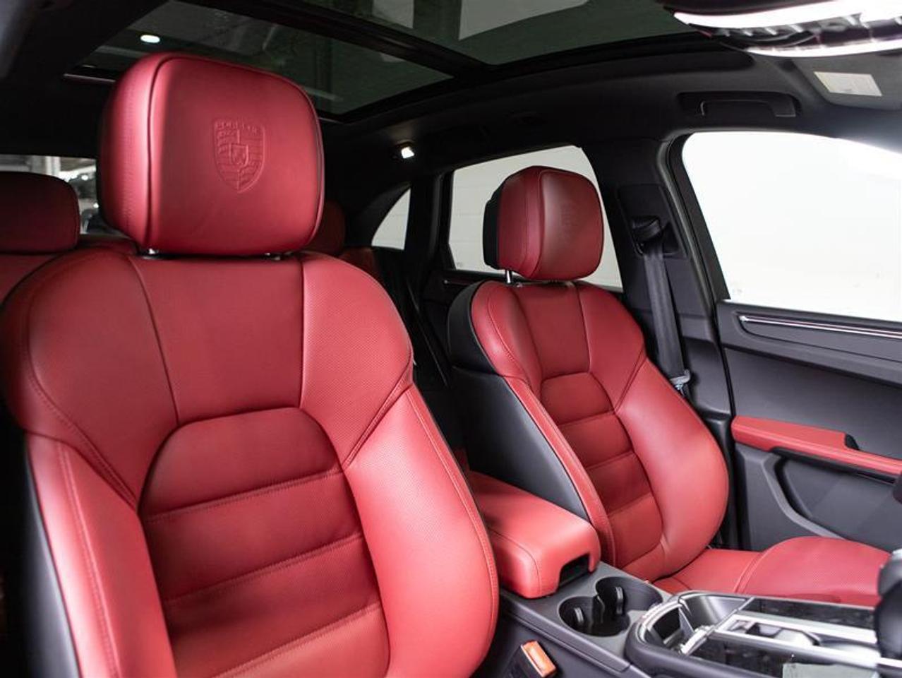 2026 Porsche Macan AWD Photo