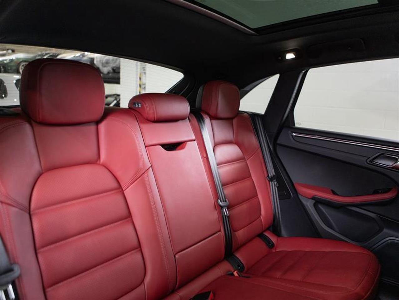 2026 Porsche Macan AWD Photo