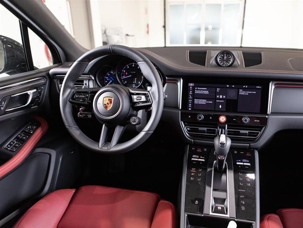 2026 Porsche Macan AWD Photo