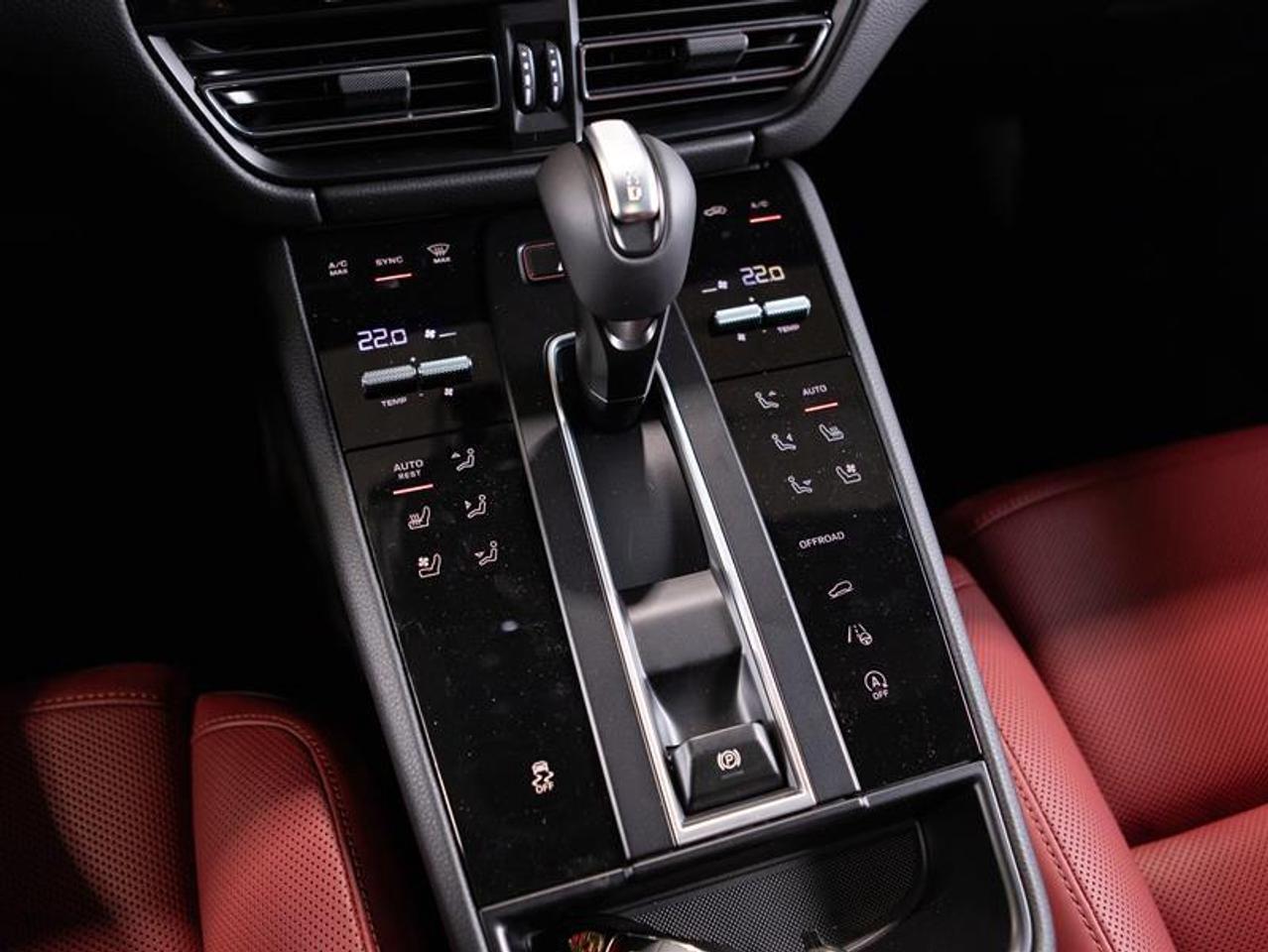 2026 Porsche Macan AWD Photo