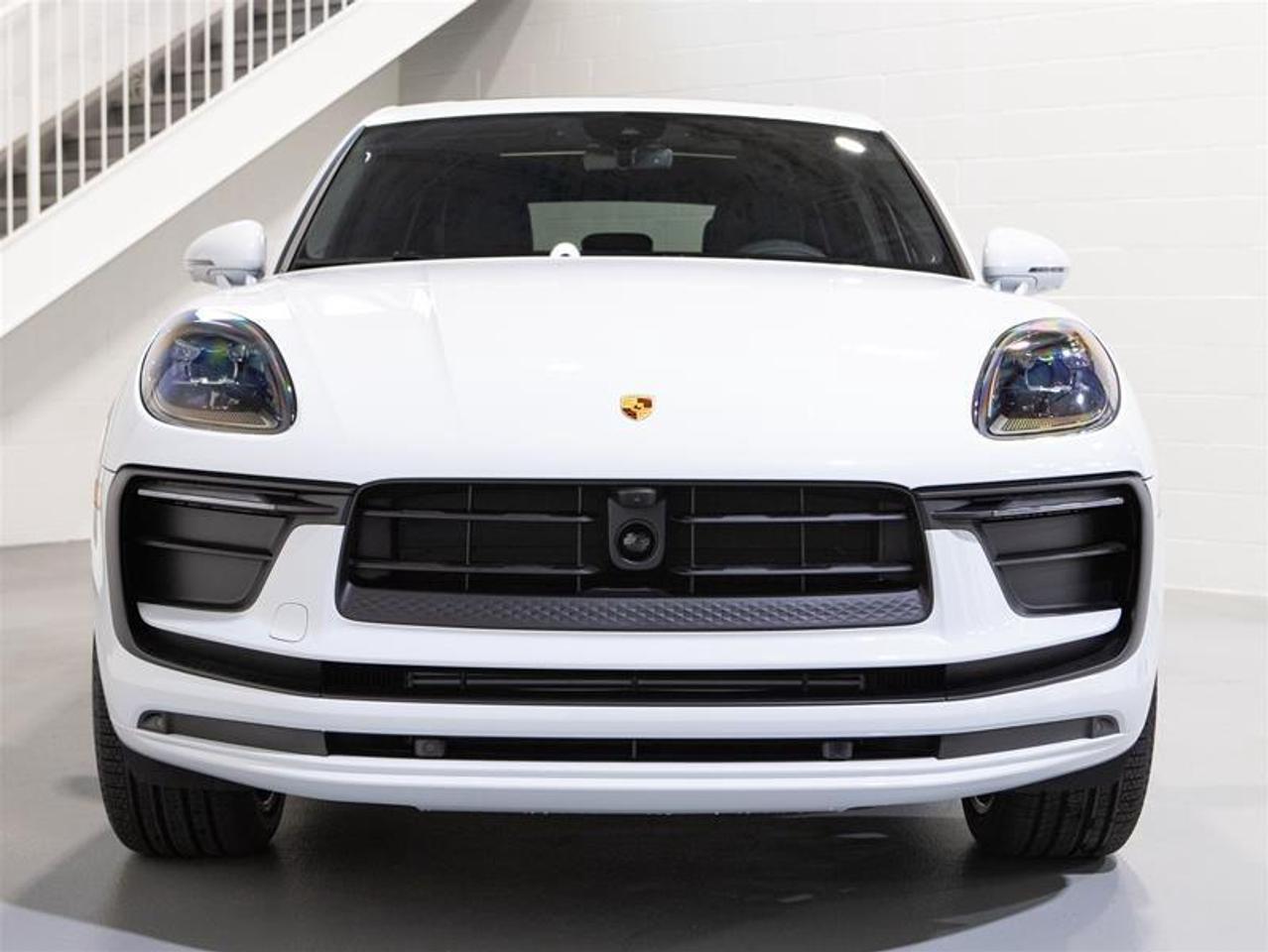 2026 Porsche Macan AWD Photo