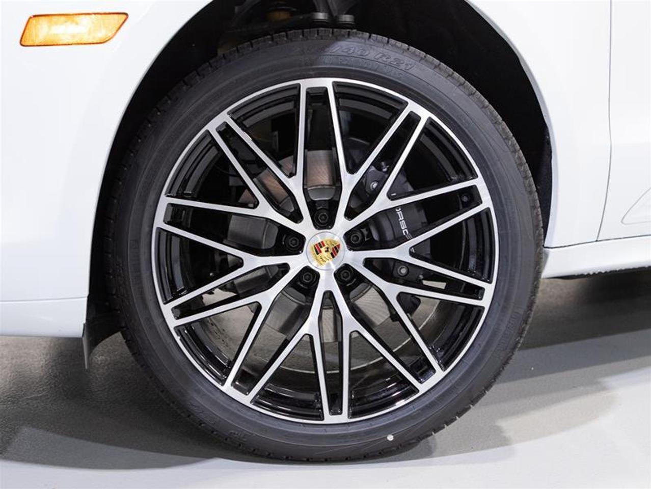 2026 Porsche Macan AWD Photo