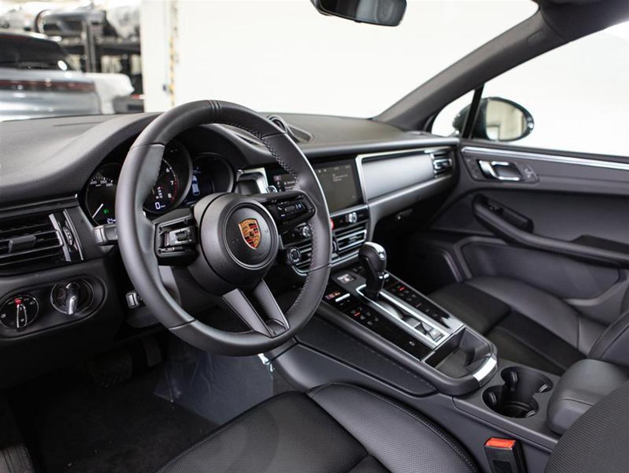 2026 Porsche Macan AWD Photo