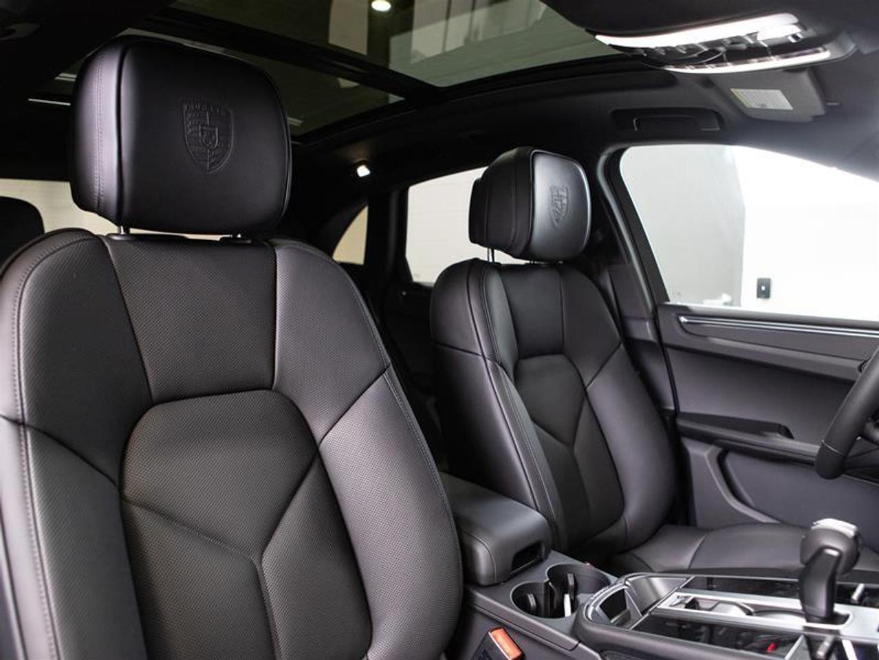 2026 Porsche Macan AWD Photo