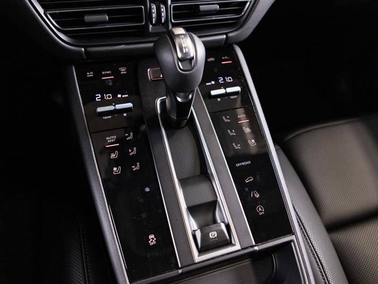 2026 Porsche Macan AWD Photo