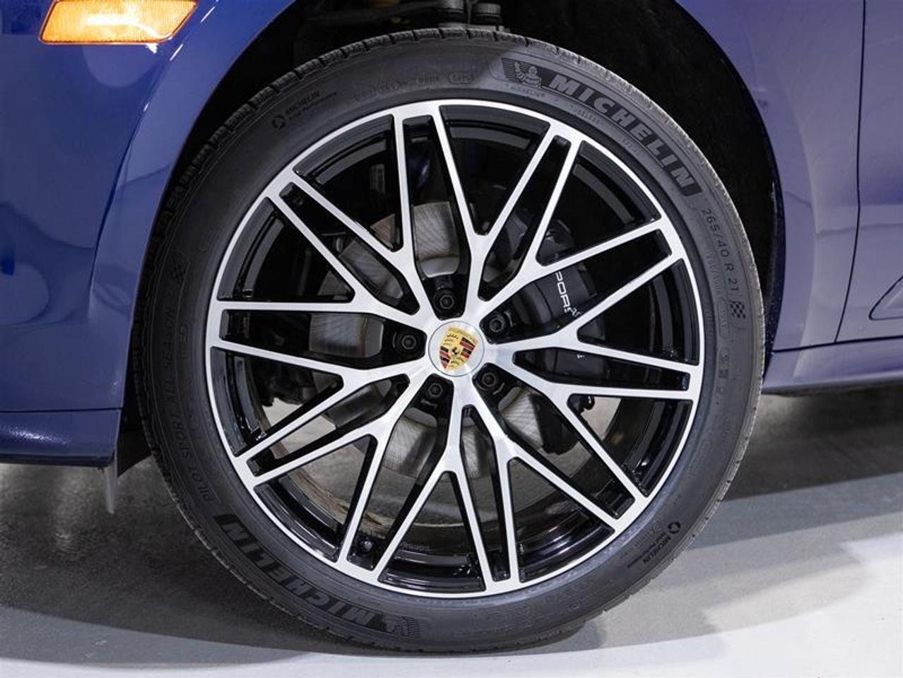 2026 Porsche Macan AWD Photo