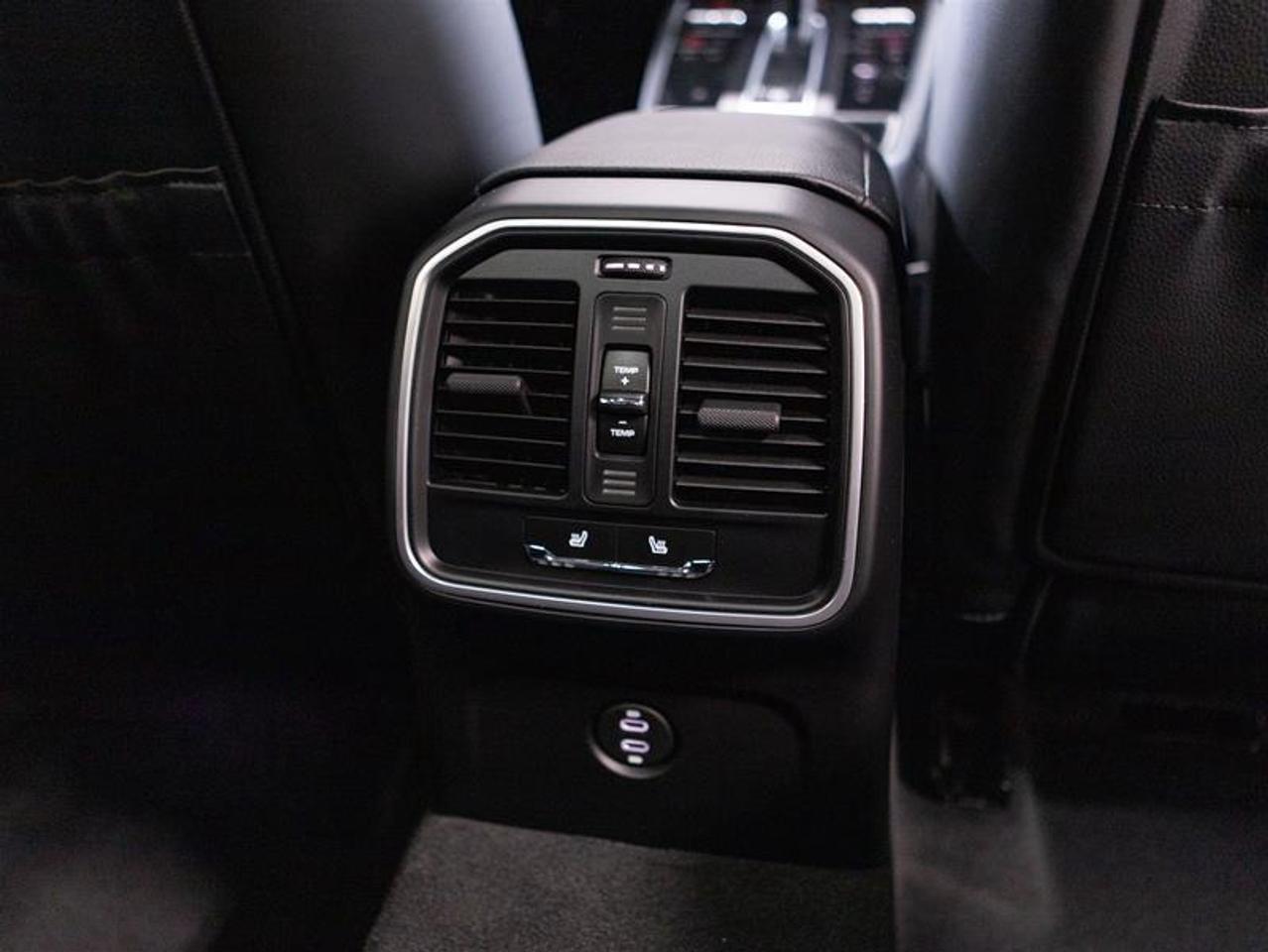 2026 Porsche Macan AWD Photo