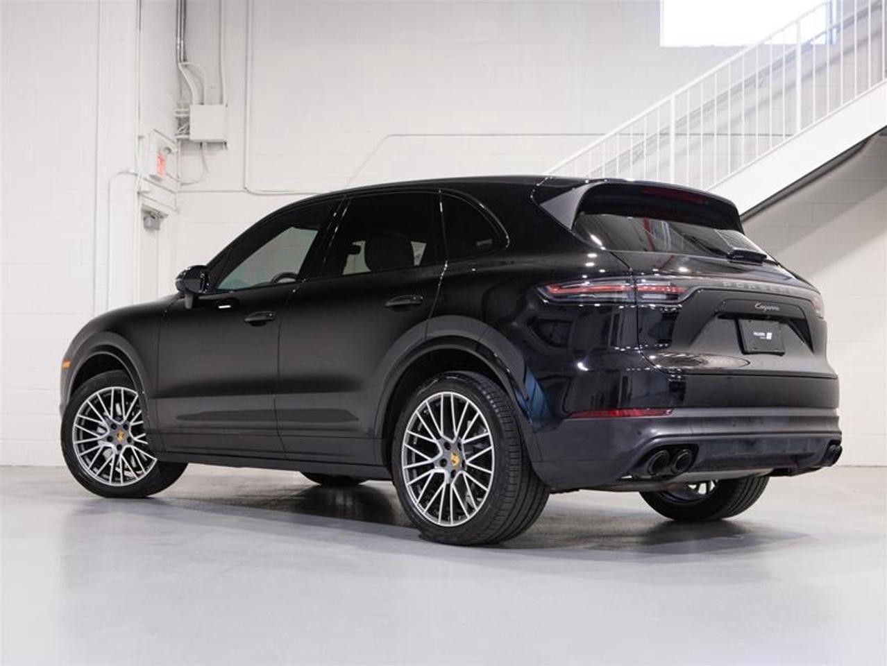 2023 Porsche Cayenne Platinum Edition Photo2
