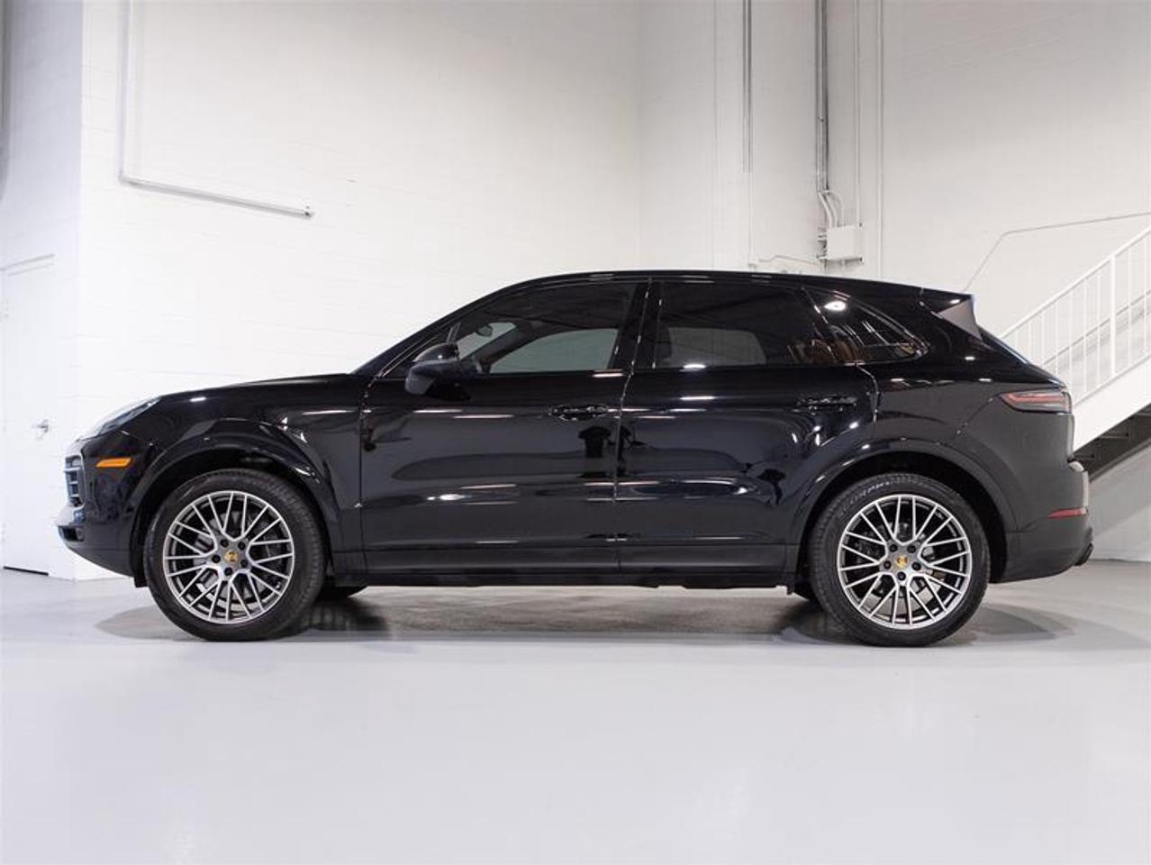 2023 Porsche Cayenne Platinum Edition Photo