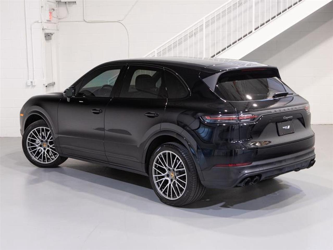 2023 Porsche Cayenne Platinum Edition Photo