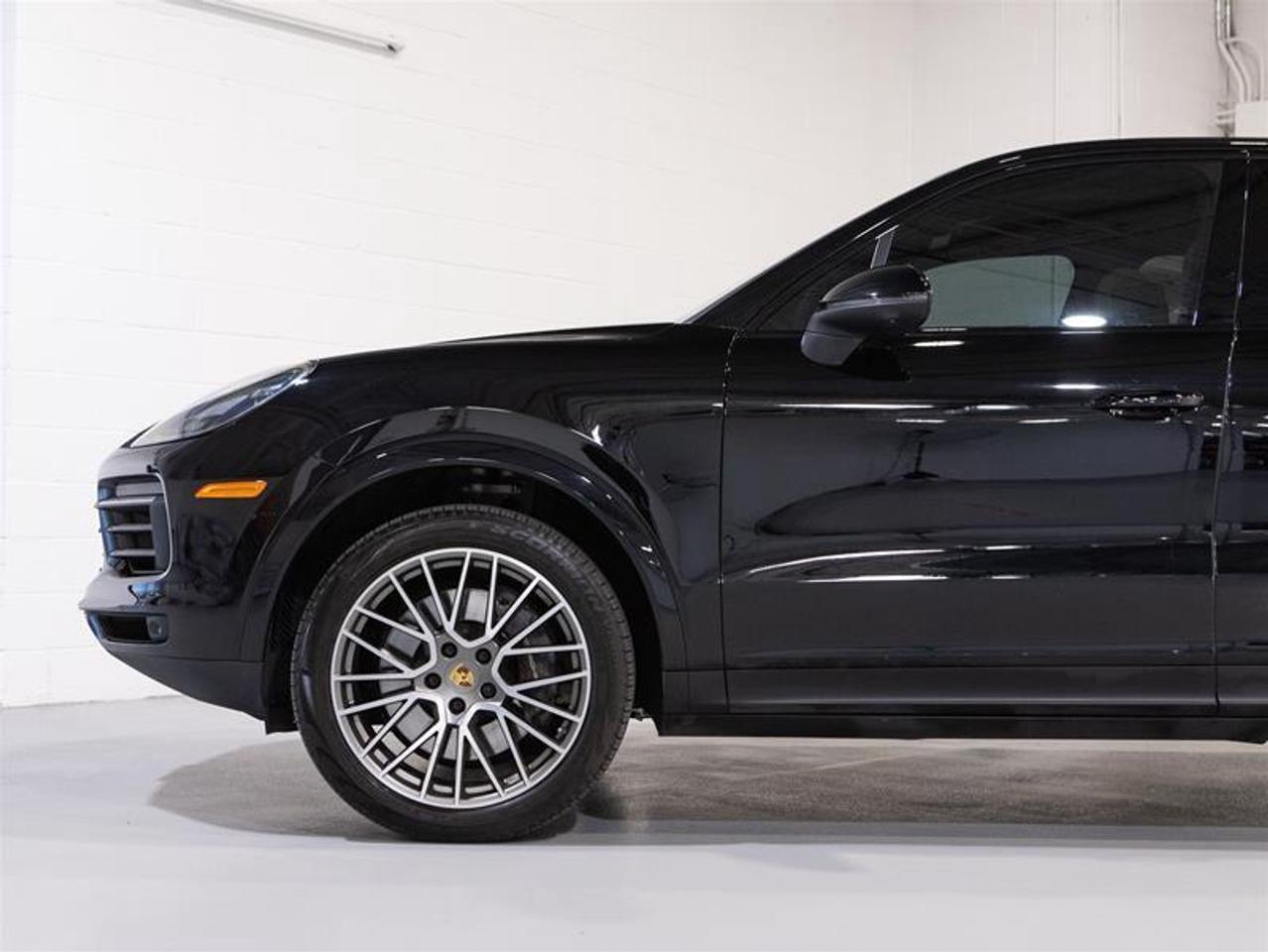 2023 Porsche Cayenne Platinum Edition Photo
