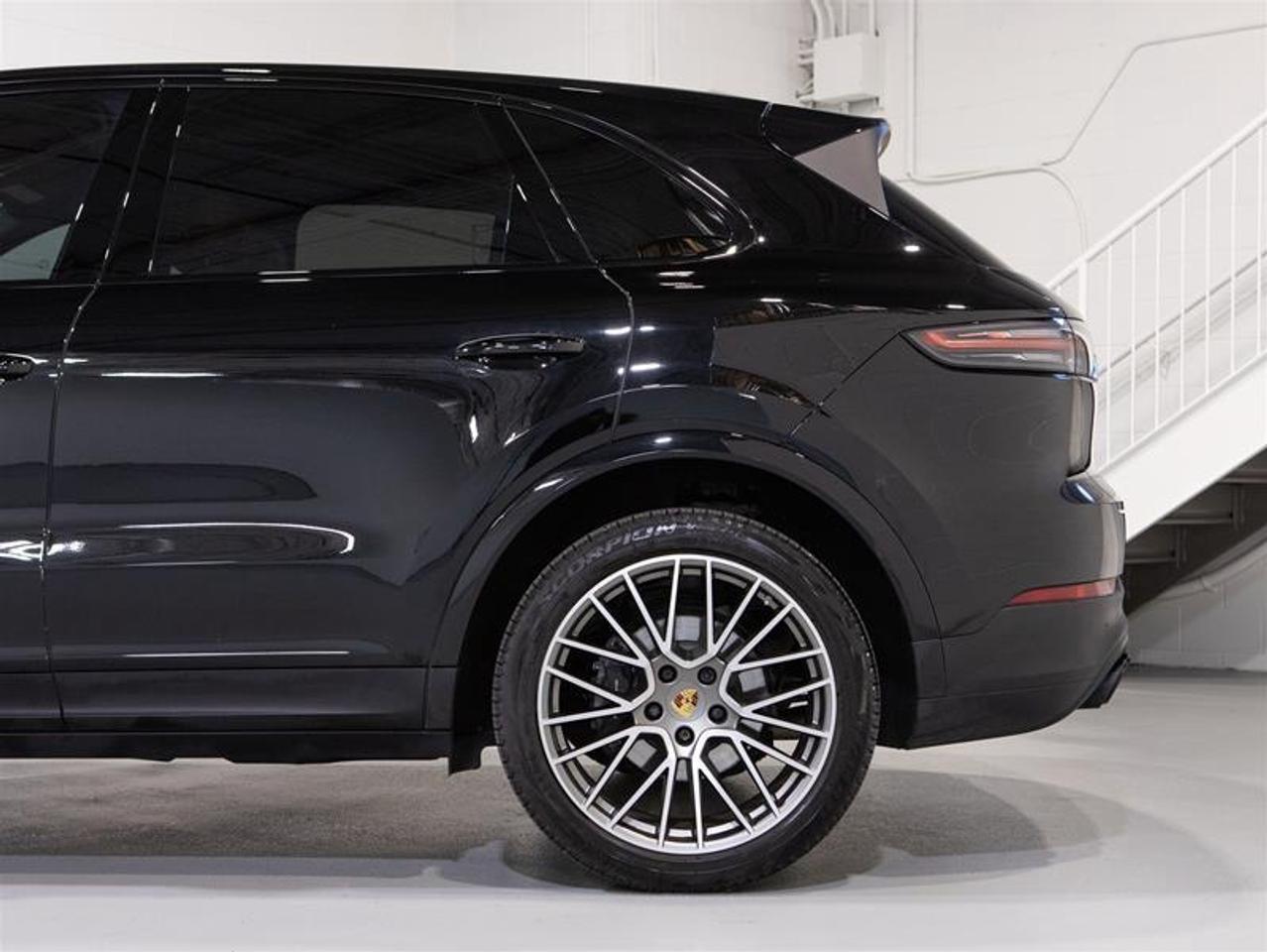 2023 Porsche Cayenne Platinum Edition Photo