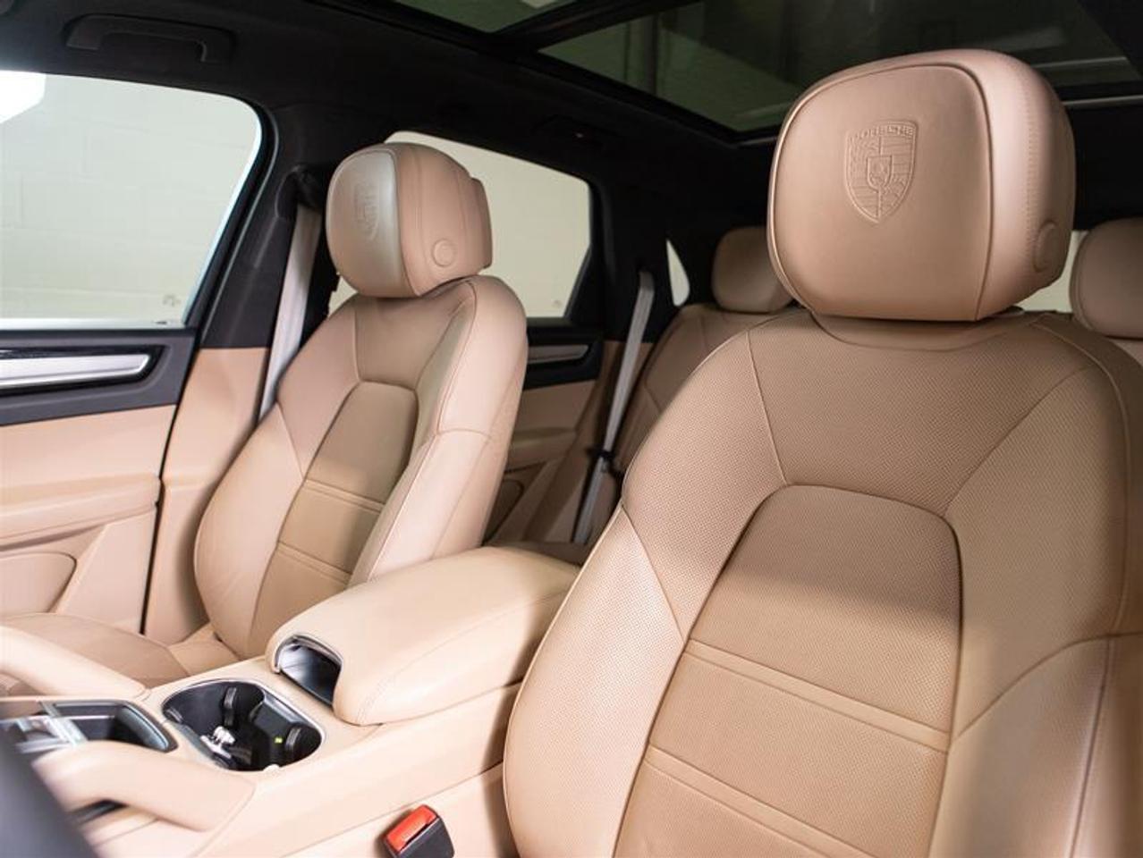 2023 Porsche Cayenne Platinum Edition Photo