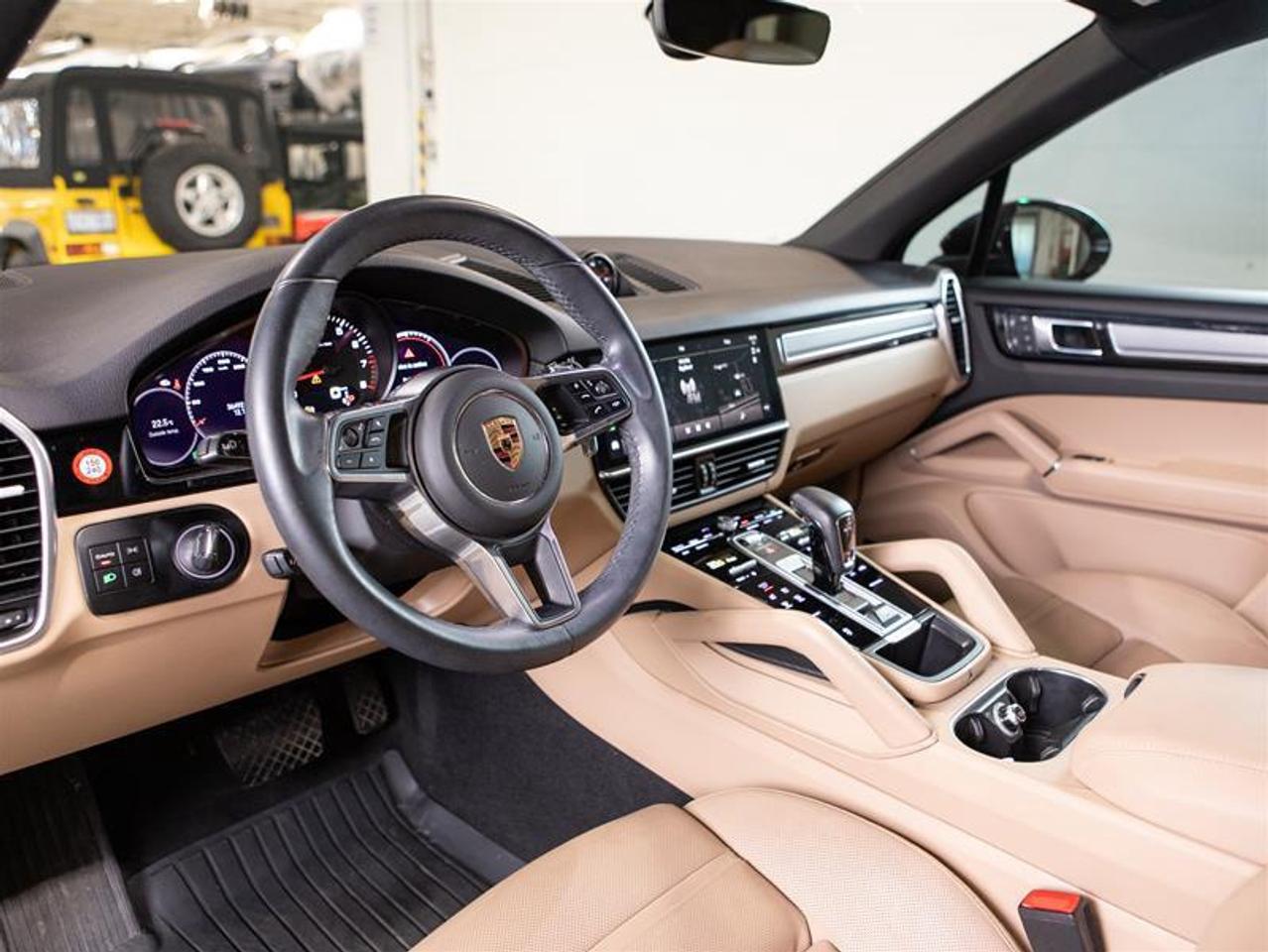2023 Porsche Cayenne Platinum Edition Photo
