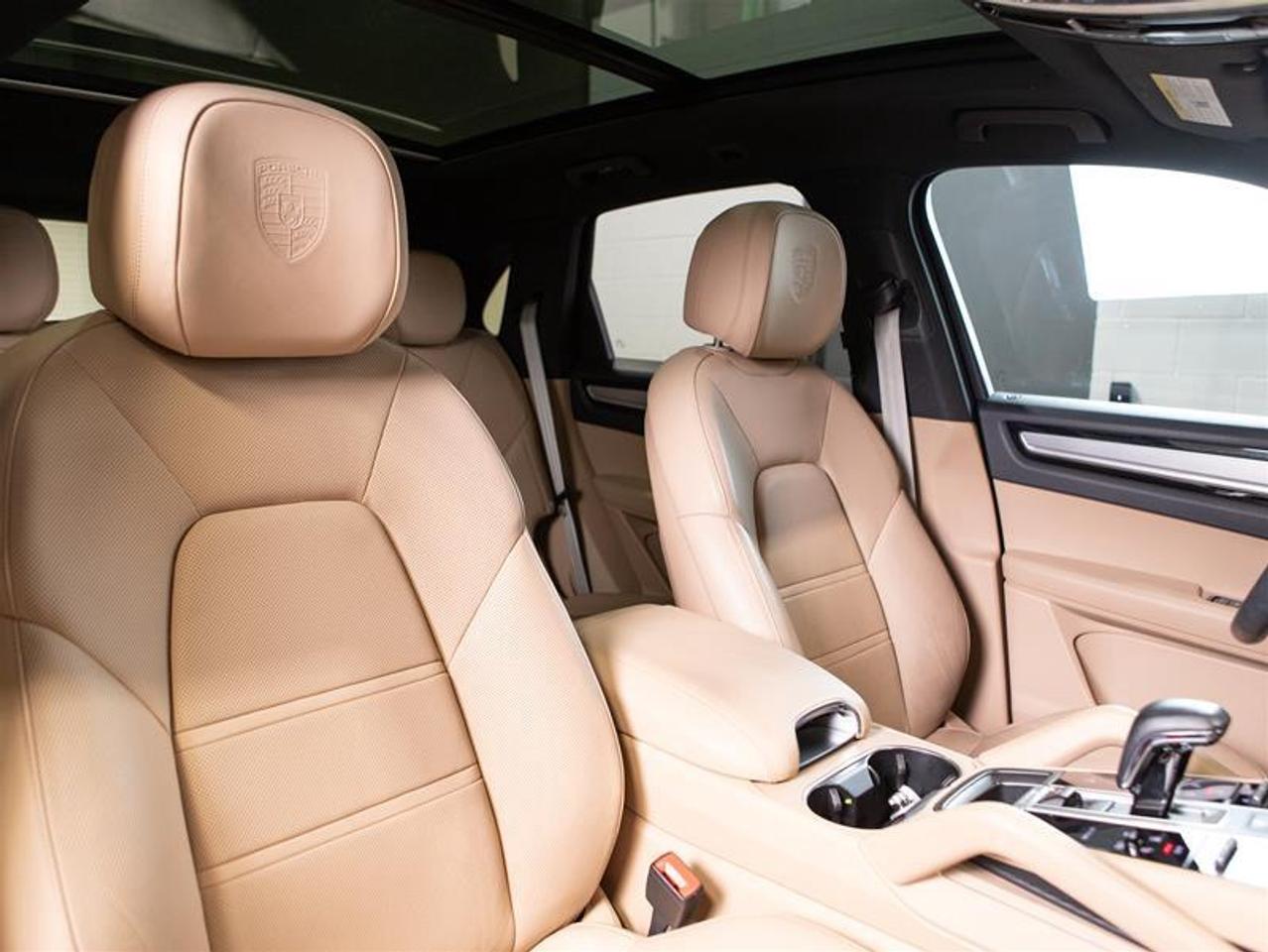 2023 Porsche Cayenne Platinum Edition Photo