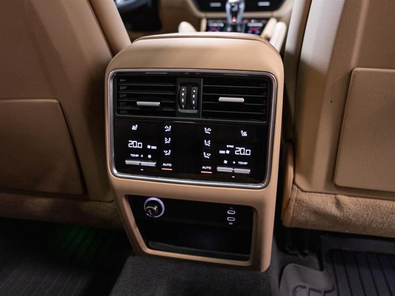 2023 Porsche Cayenne Platinum Edition Photo