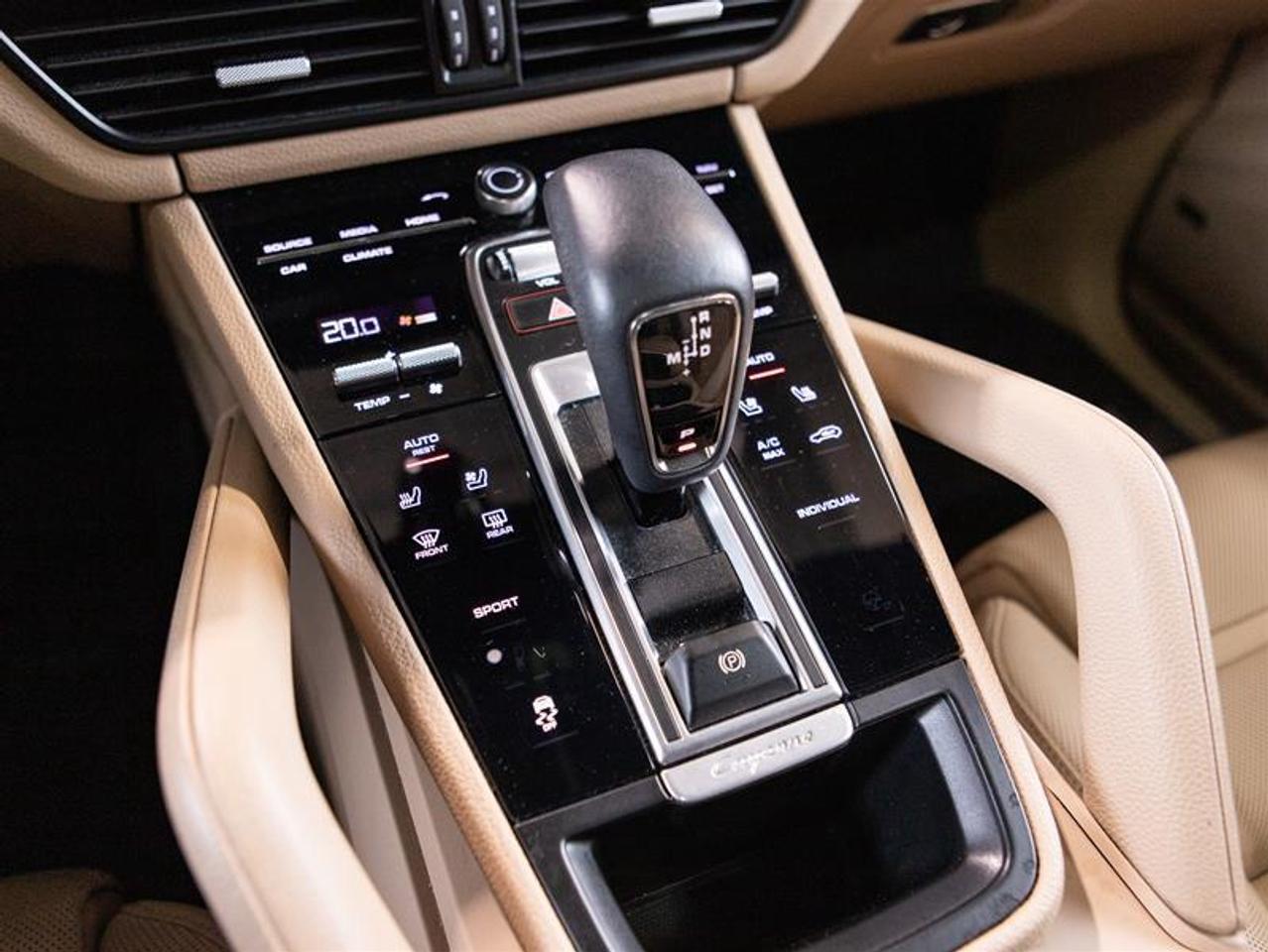 2023 Porsche Cayenne Platinum Edition Photo