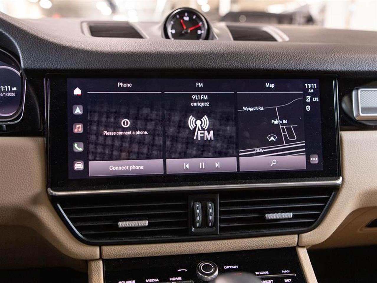2023 Porsche Cayenne Platinum Edition Photo