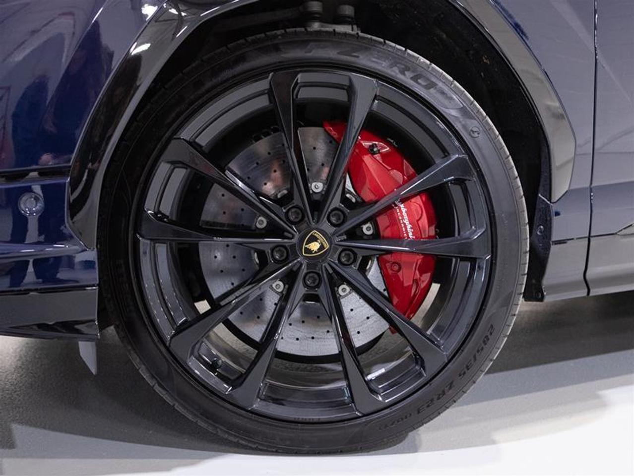 2024 Lamborghini Urus S Photo