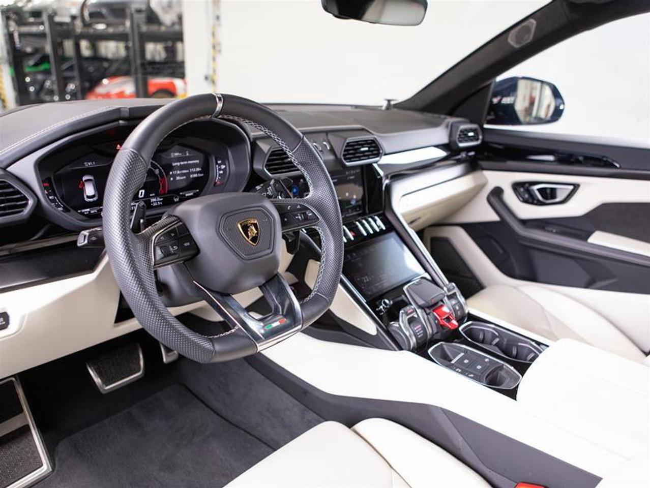 2024 Lamborghini Urus S Photo