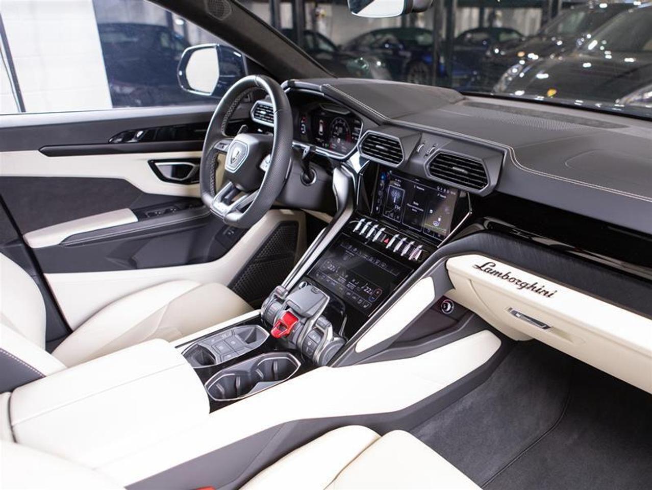 2024 Lamborghini Urus S Photo