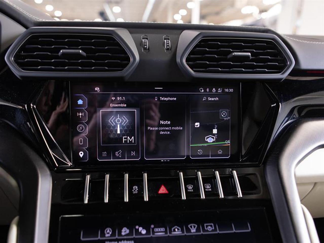 2024 Lamborghini Urus S Photo