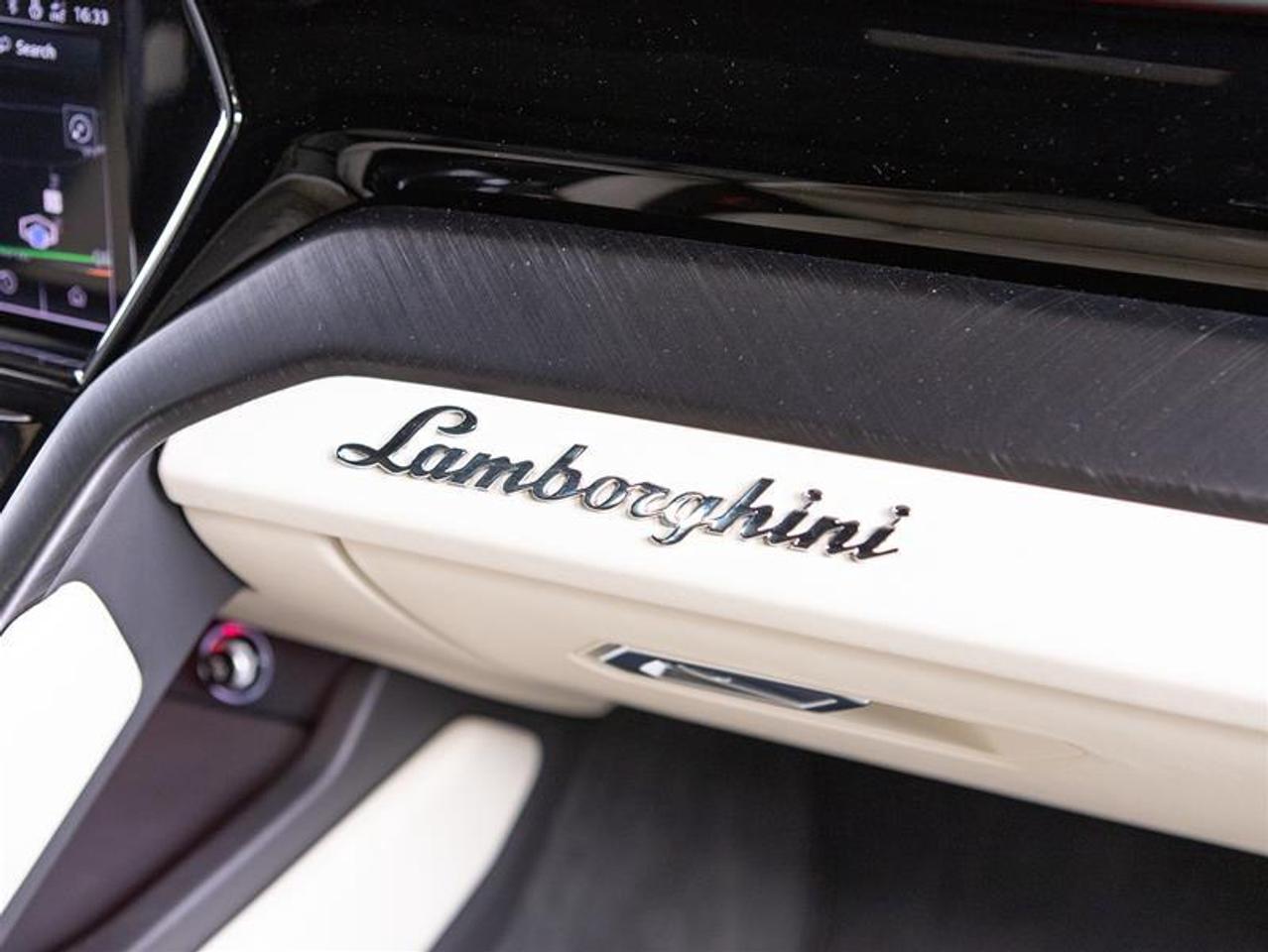 2024 Lamborghini Urus S Photo
