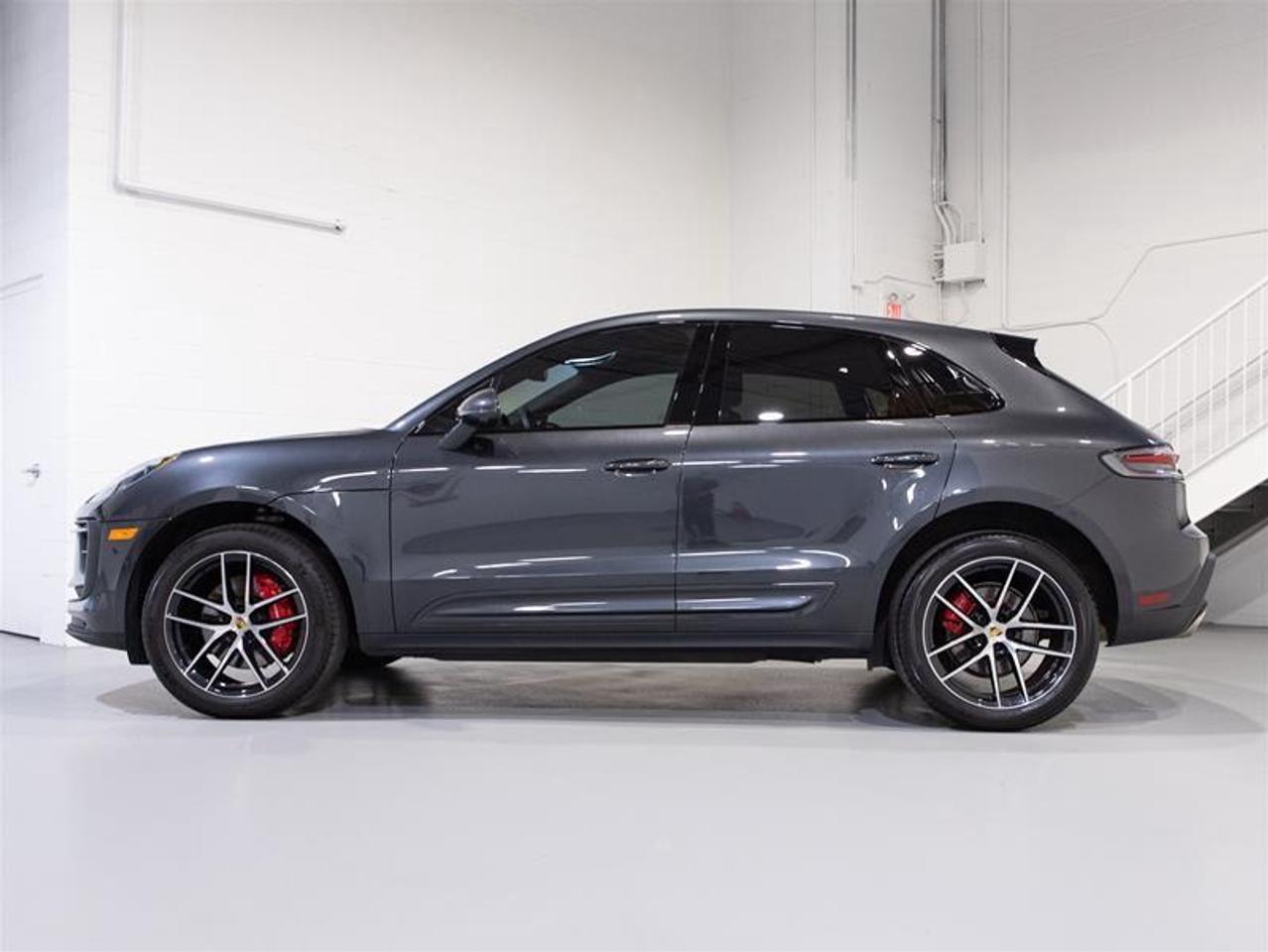 2023 Porsche Macan S Photo4