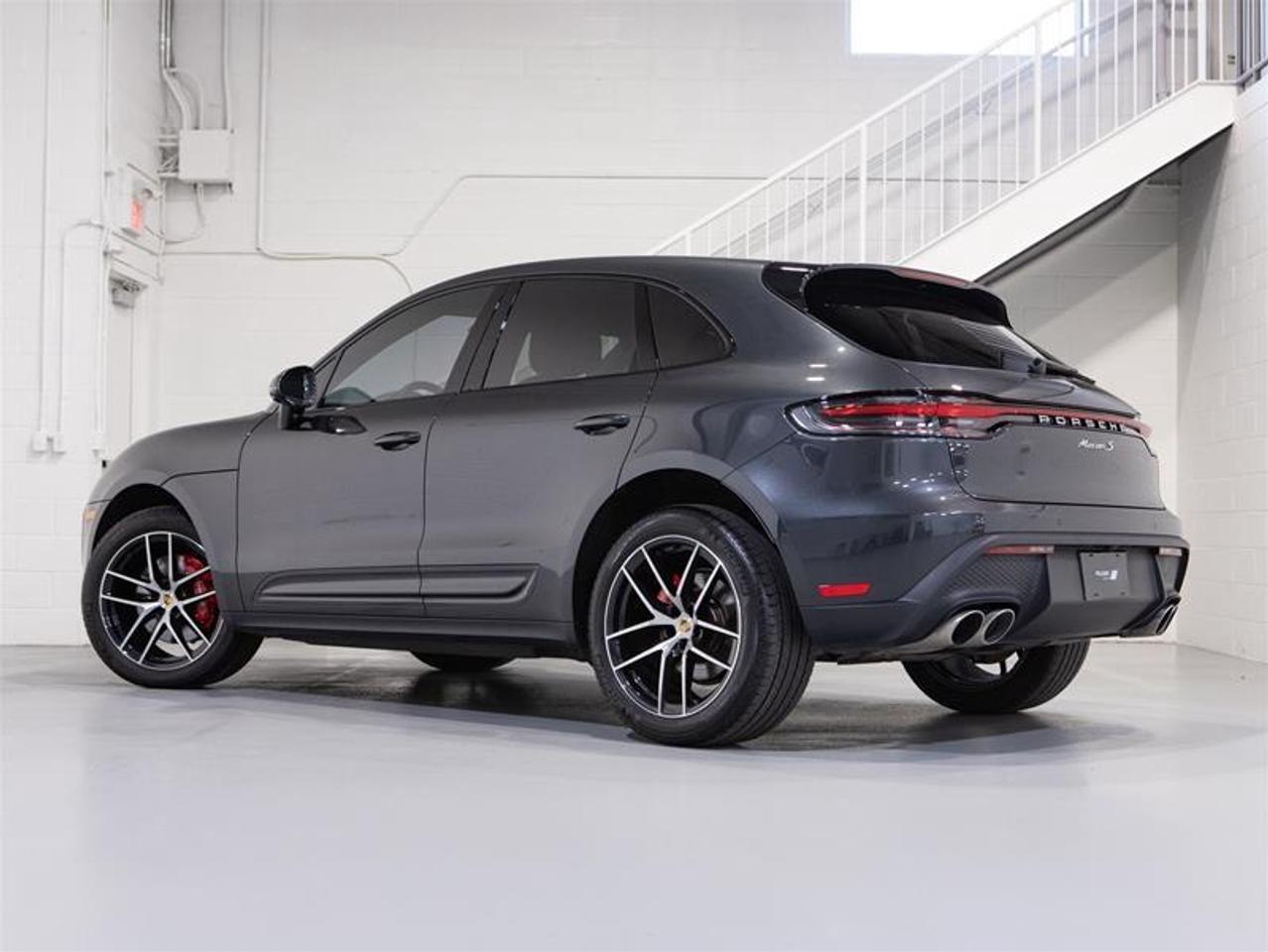 2023 Porsche Macan S Photo2