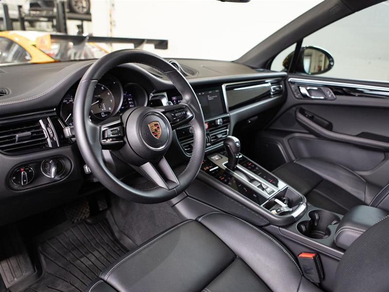 2023 Porsche Macan S Photo
