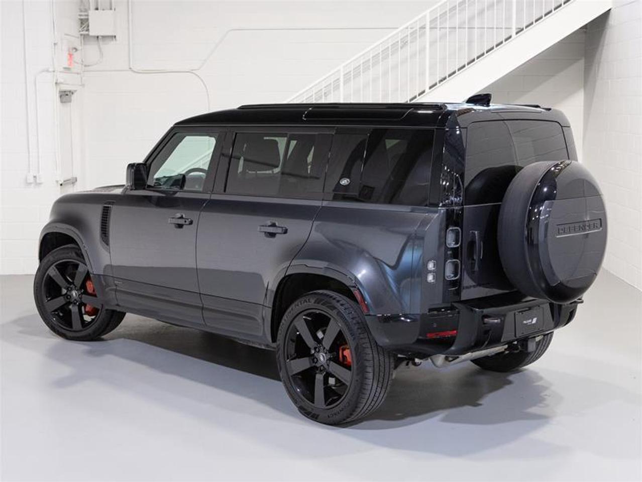 2023 Land Rover Defender 110 P400 X Photo3