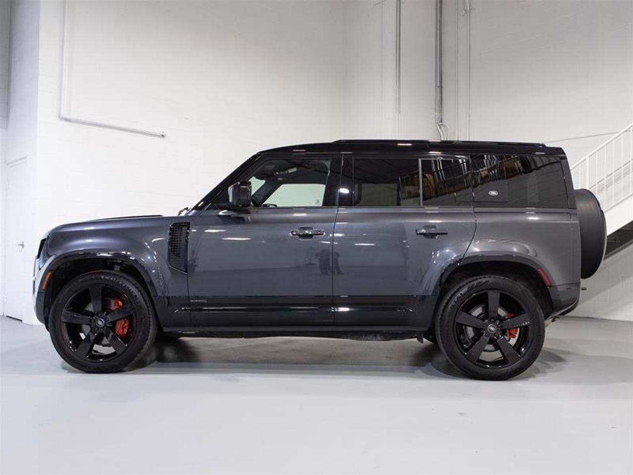 2023 Land Rover Defender 110 P400 X Photo4