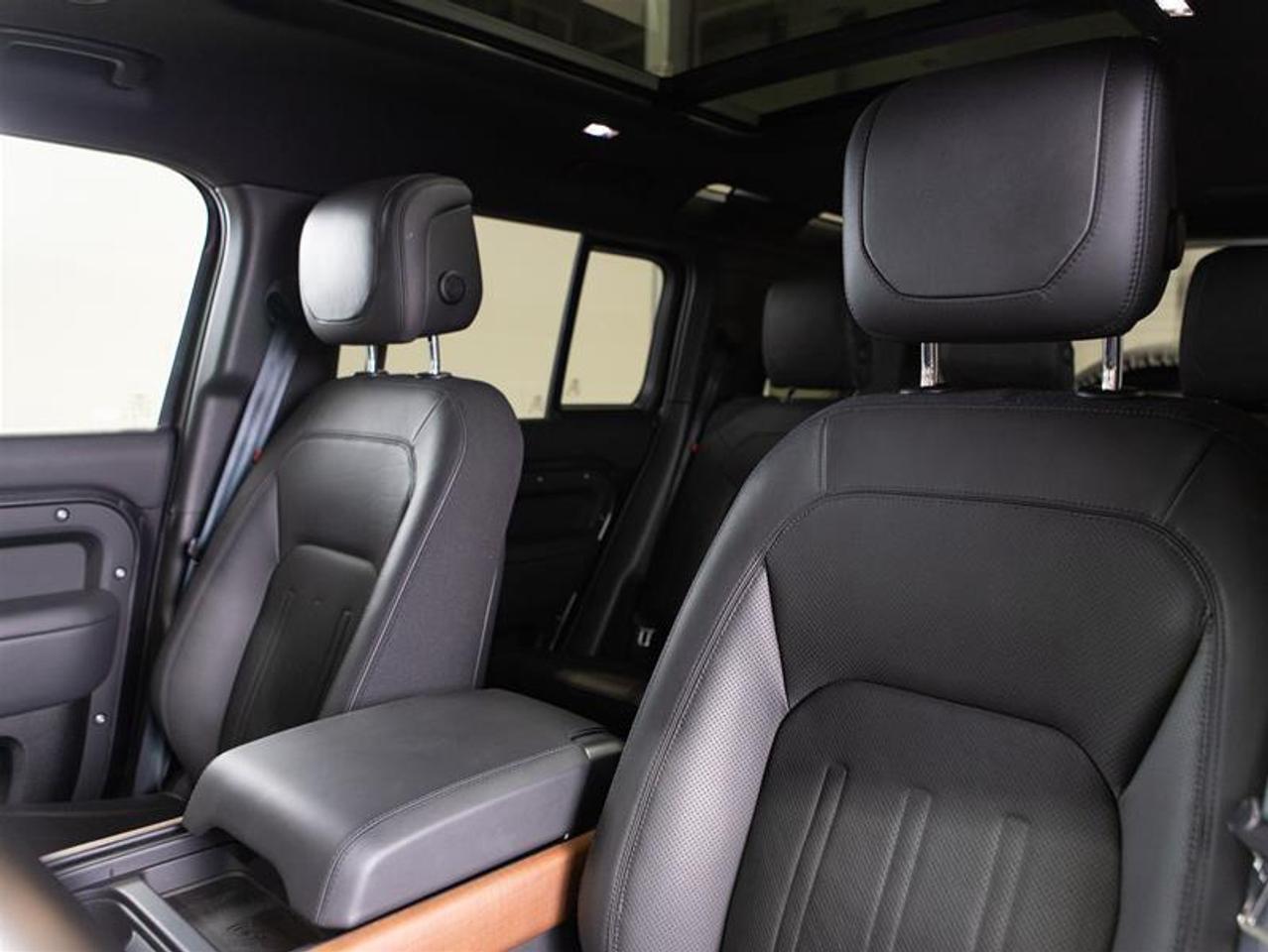 2023 Land Rover Defender 110 P400 X Photo