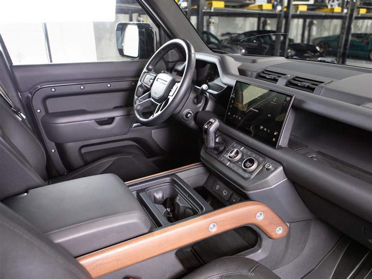 2023 Land Rover Defender 110 P400 X Photo