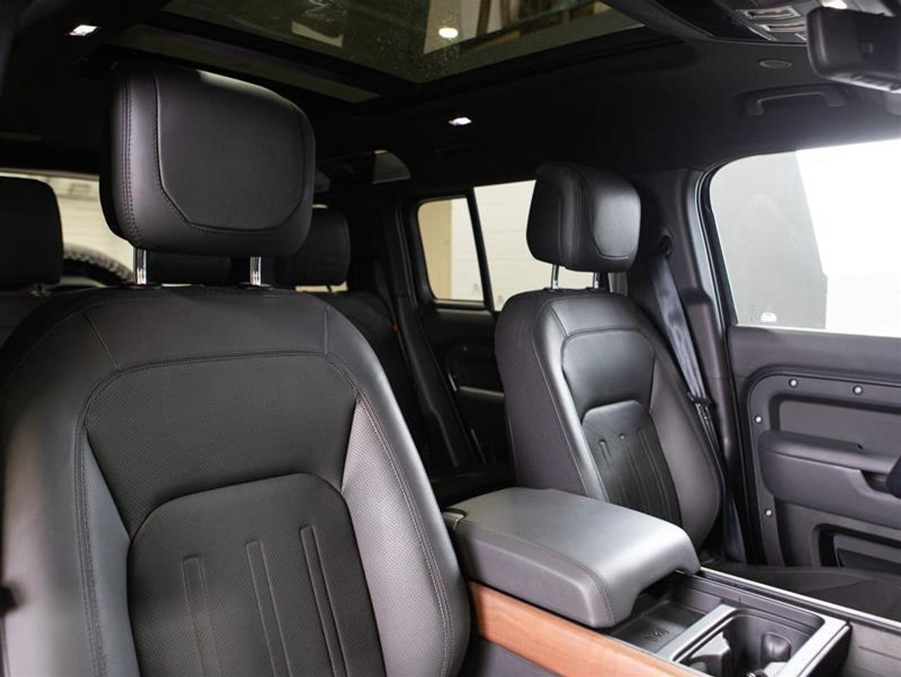 2023 Land Rover Defender 110 P400 X Photo