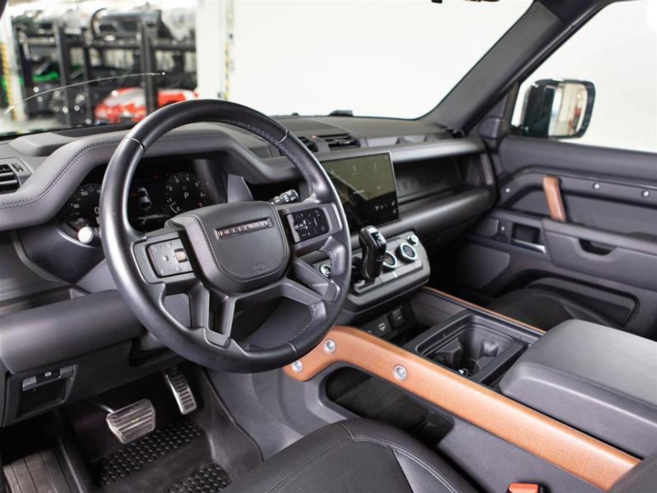 2023 Land Rover Defender 110 P400 X Photo