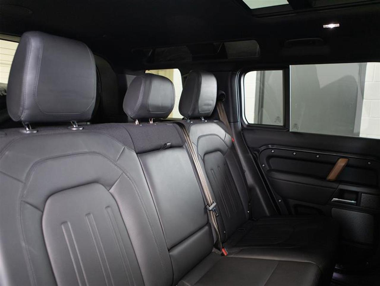 2023 Land Rover Defender 110 P400 X Photo