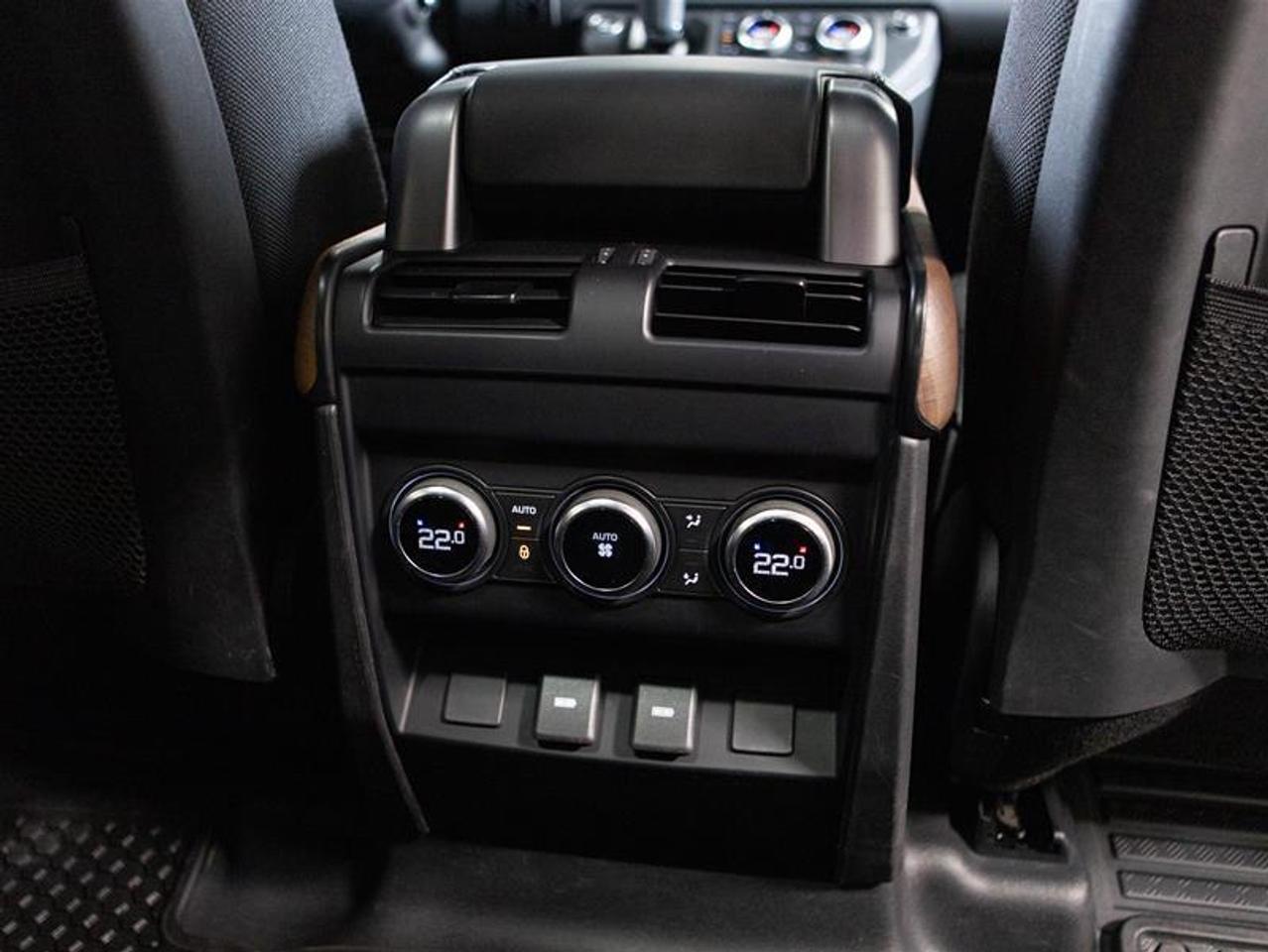 2023 Land Rover Defender 110 P400 X Photo