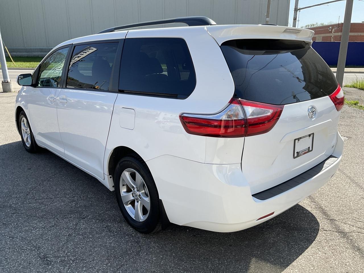 2017 Toyota Sienna LE 8-Passenger - BACK-UP CAM! PWR DOORS! 8 PASS! Photo