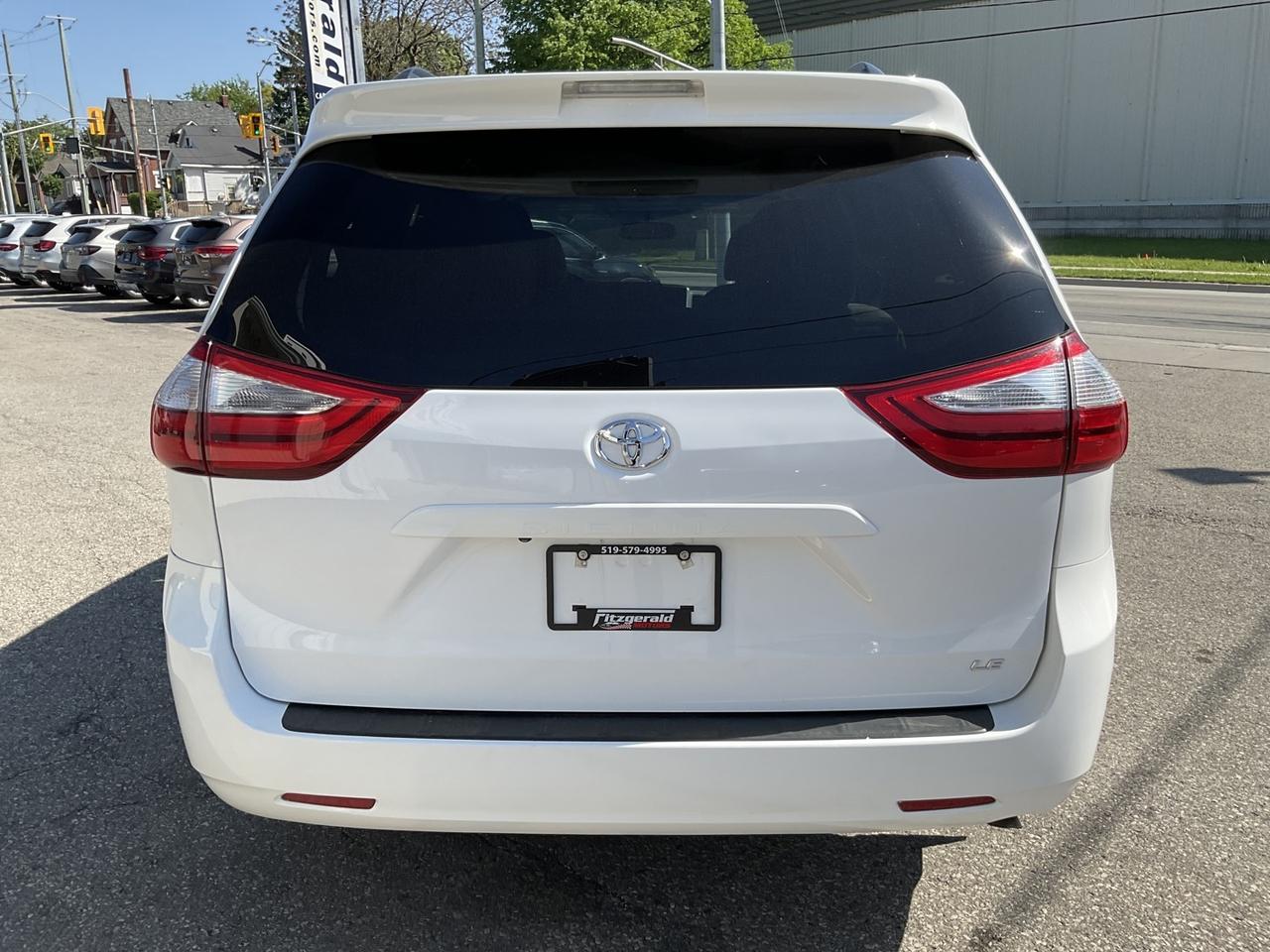 2017 Toyota Sienna LE 8-Passenger - BACK-UP CAM! PWR DOORS! 8 PASS! Photo