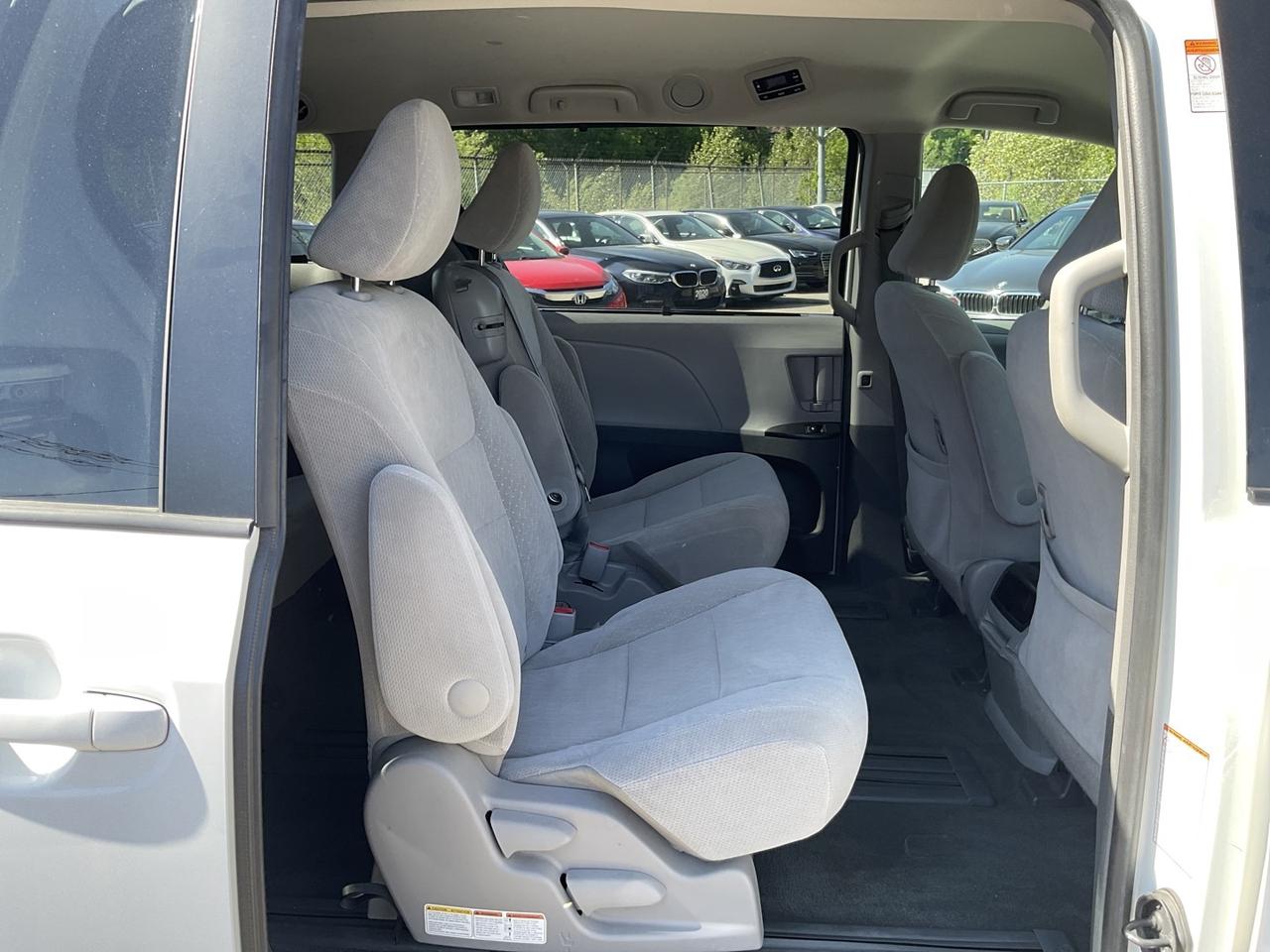 2017 Toyota Sienna LE 8-Passenger - BACK-UP CAM! PWR DOORS! 8 PASS! Photo
