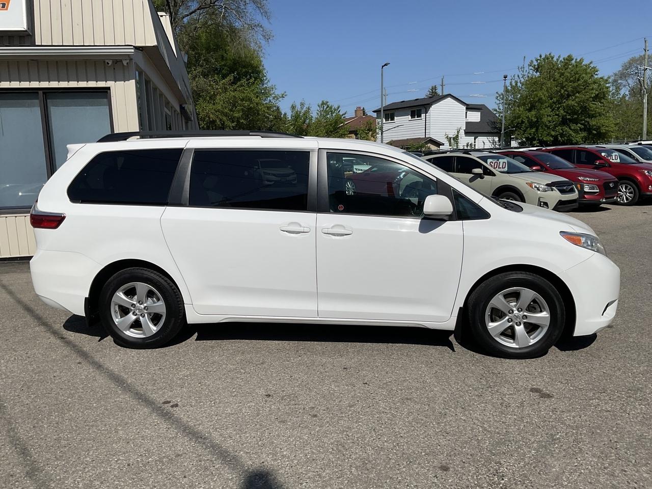 2017 Toyota Sienna LE 8-Passenger - BACK-UP CAM! PWR DOORS! 8 PASS! Photo