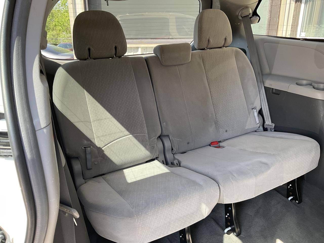 2017 Toyota Sienna LE 8-Passenger - BACK-UP CAM! PWR DOORS! 8 PASS! Photo