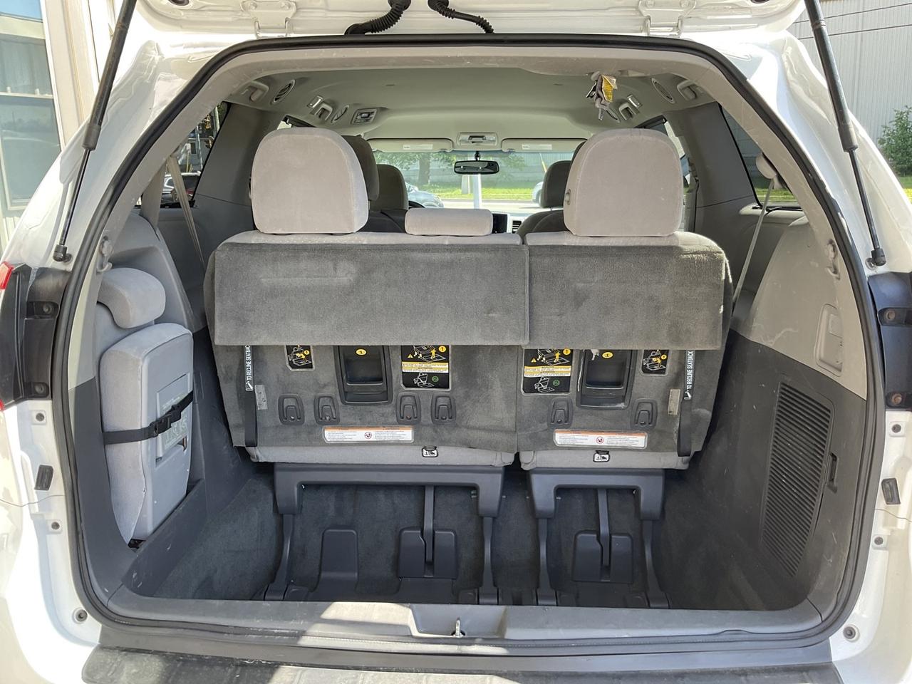 2017 Toyota Sienna LE 8-Passenger - BACK-UP CAM! PWR DOORS! 8 PASS! Photo