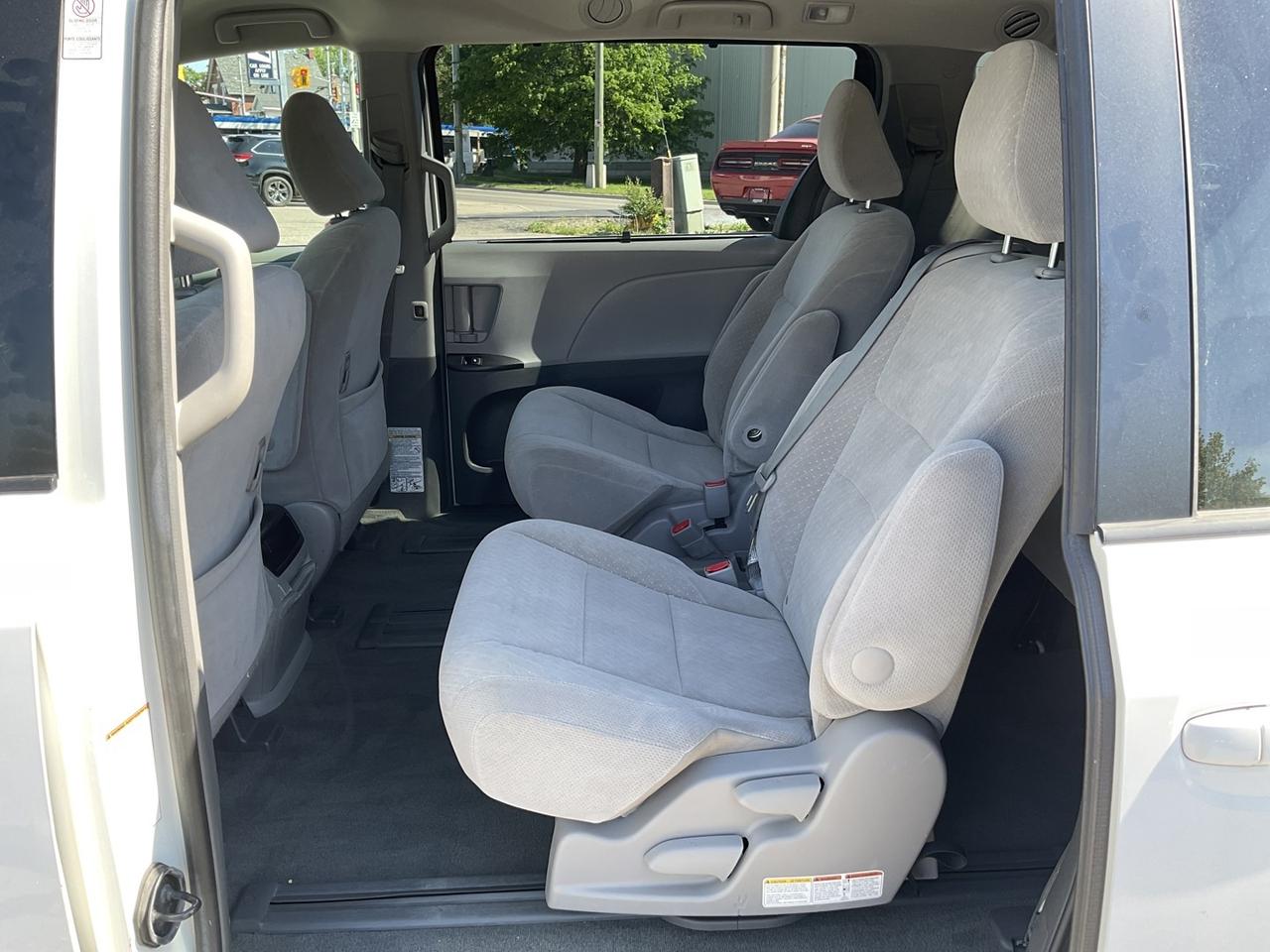 2017 Toyota Sienna LE 8-Passenger - BACK-UP CAM! PWR DOORS! 8 PASS! Photo