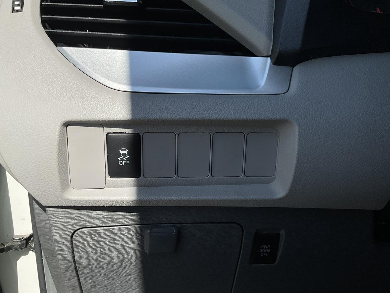 2017 Toyota Sienna LE 8-Passenger - BACK-UP CAM! PWR DOORS! 8 PASS! Photo