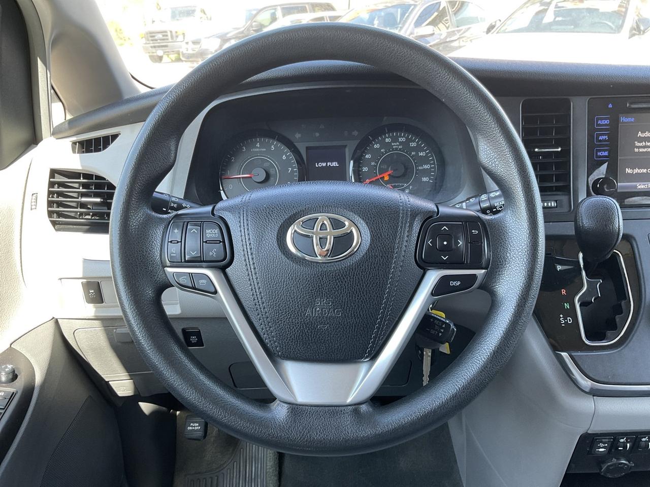 2017 Toyota Sienna LE 8-Passenger - BACK-UP CAM! PWR DOORS! 8 PASS! Photo